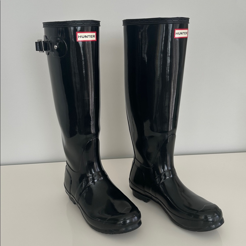 Women’s Tall Black Gloss Hunter rain boots in size 8 - Picture 13 of 15